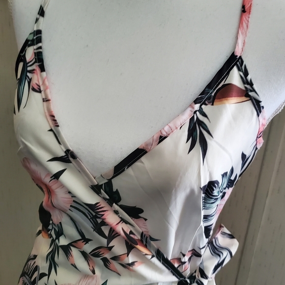 Tropical Print Wrap Dress - Picture 3 of 7
